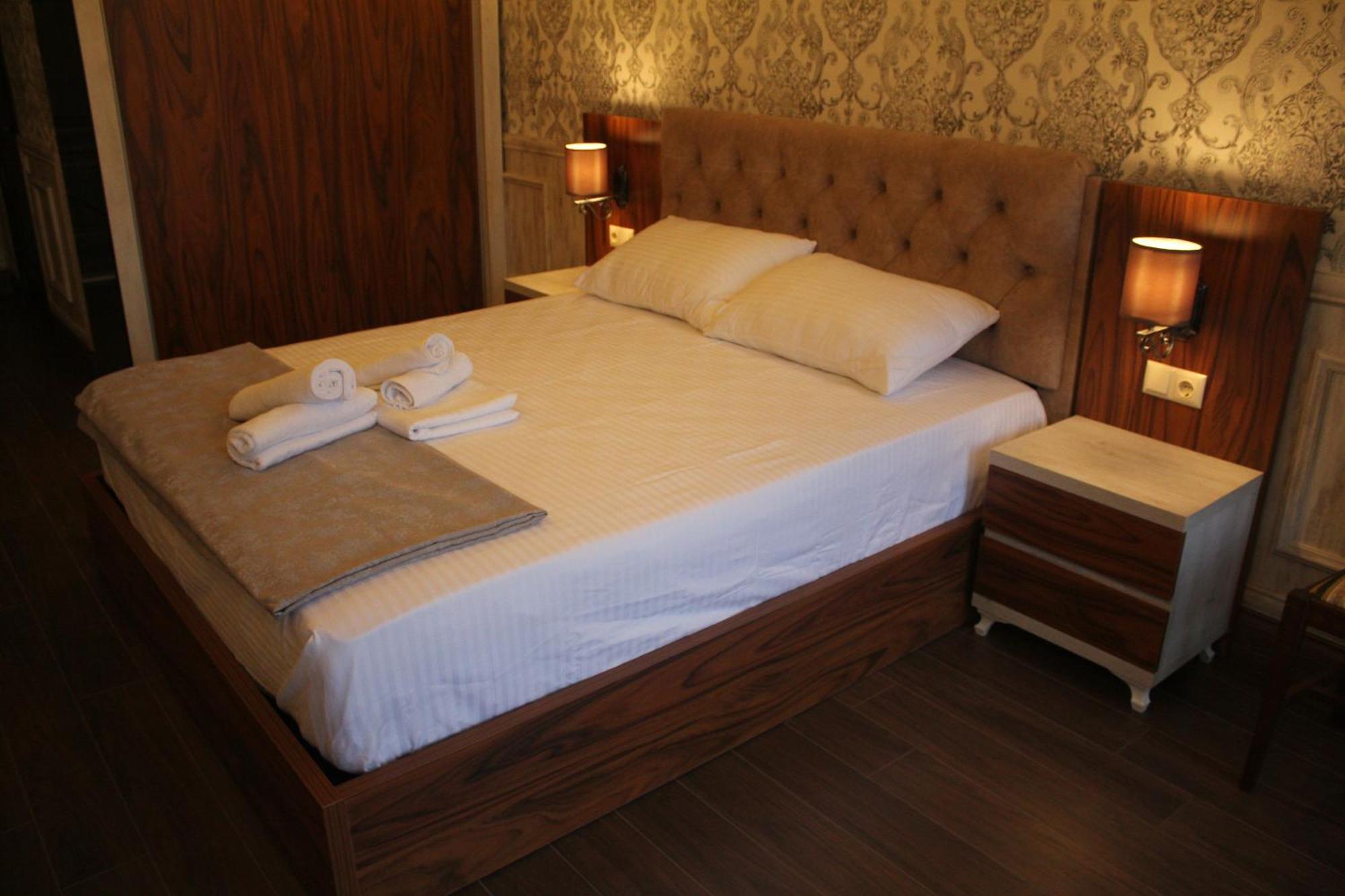 Melini Boutique Hotel Batoemi Buitenkant foto