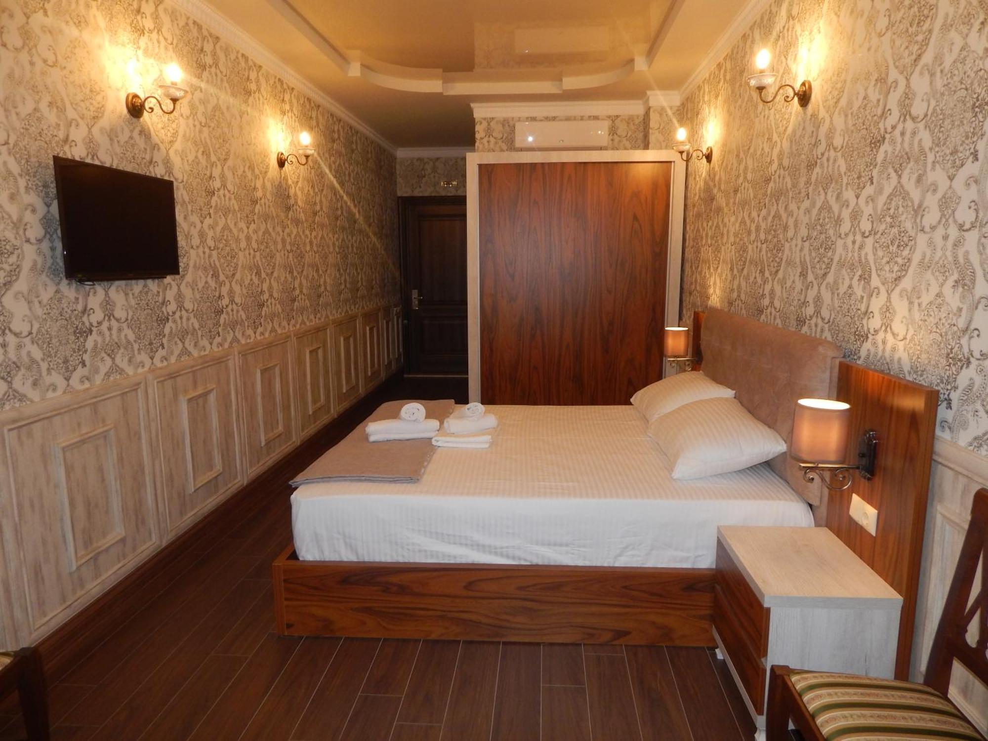 Melini Boutique Hotel Batoemi Buitenkant foto